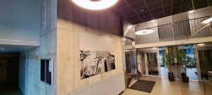 Telakkarannan porraskäytävän aulassa telakka historiaa